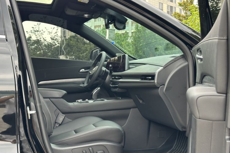 Used Cadillac XT4 2026 Model 28T Luxury Version Interior 1