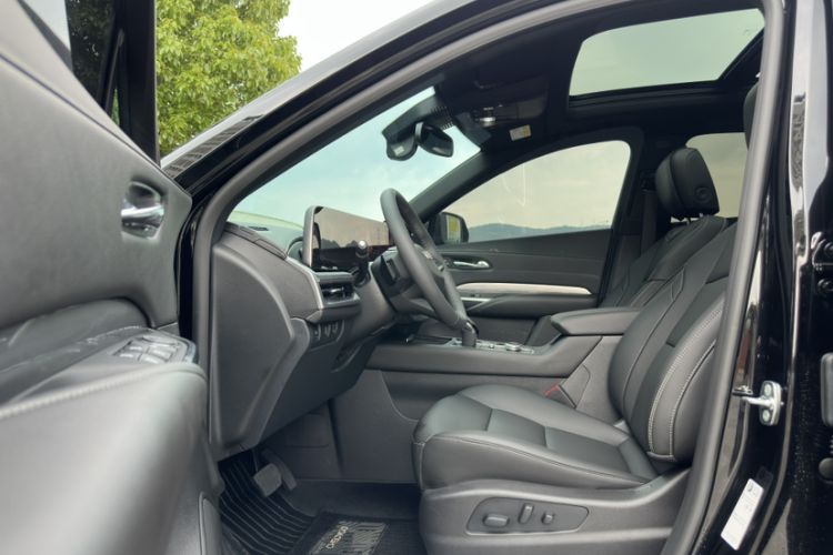 Used Cadillac XT4 2026 Model 28T Luxury Version Interior 11