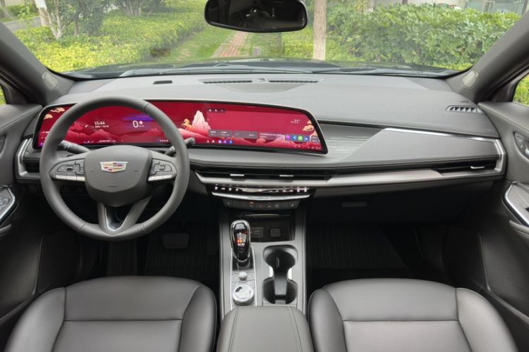 Used Cadillac XT4 2026 Model 28T Luxury Version Interior 2