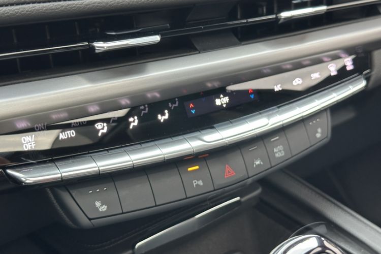 Used Cadillac XT4 2026 Model 28T Luxury Version Interior 4