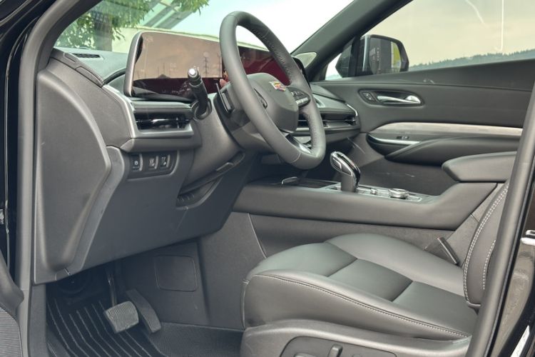 Used Cadillac XT4 2026 Model 28T Luxury Version Interior 7