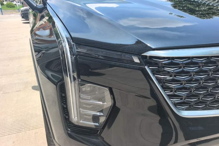 Used Cadillac XT4 2026 Model 28T Luxury Version Right Front Headlight