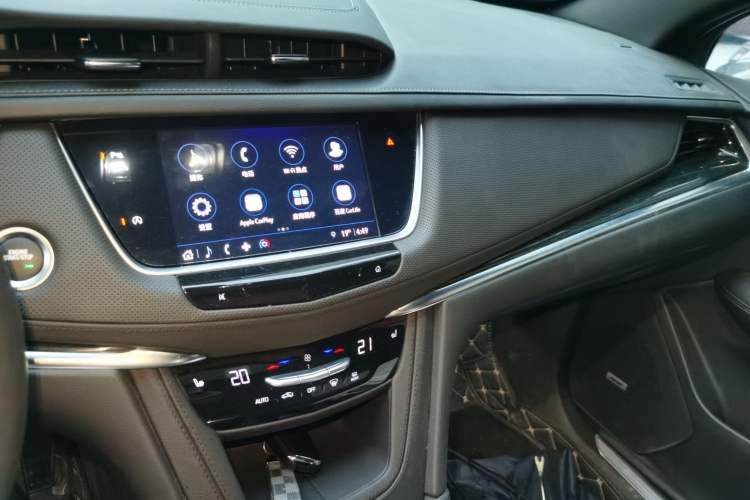Used Cadillac XT5 2024 2.0T Two-Wheel Drive Fashion Edition Audio And AC Panel