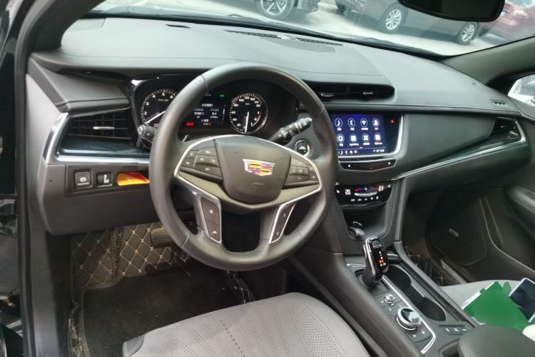 Used Cadillac XT5 2024 2.0T Two-Wheel Drive Fashion Edition Center Console