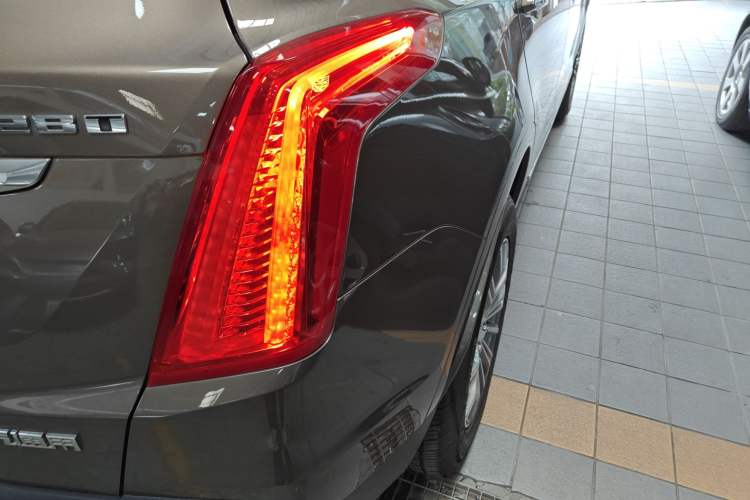 Used Cadillac XT5 2016 28T Four-Wheel Drive Luxury Model Exterior 6
