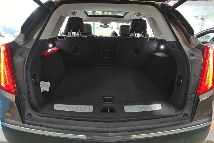 Used Cadillac XT5 2016 28T Four-Wheel Drive Luxury Model Trunk