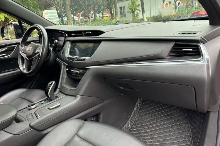 Used Cadillac XT5 2020 28T Luxury Version Interior 12
