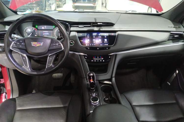 Used Cadillac XT5 2020 28T Luxury Version Interior 2