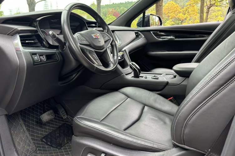 Used Cadillac XT5 2020 28T Luxury Version Interior 3