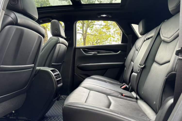 Used Cadillac XT5 2020 28T Luxury Version Interior 5