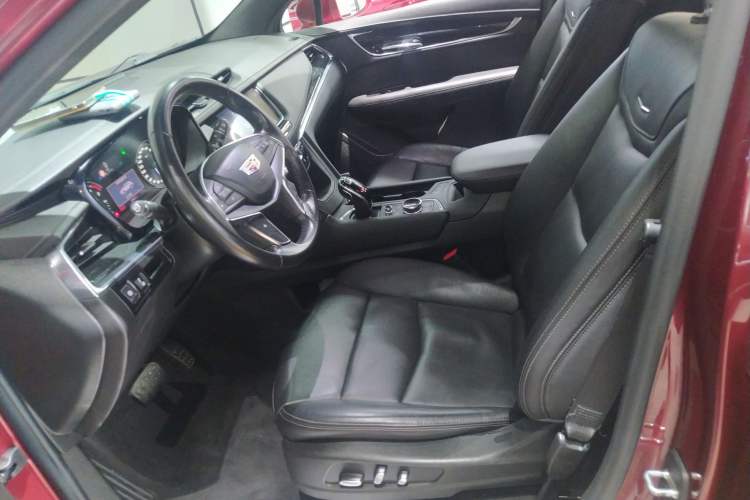 Used Cadillac XT5 2020 28T Luxury Version Left Front Seat