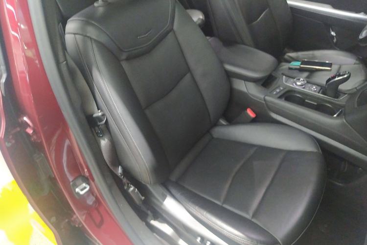 Used Cadillac XT5 2020 28T Luxury Version Right Front Seat
