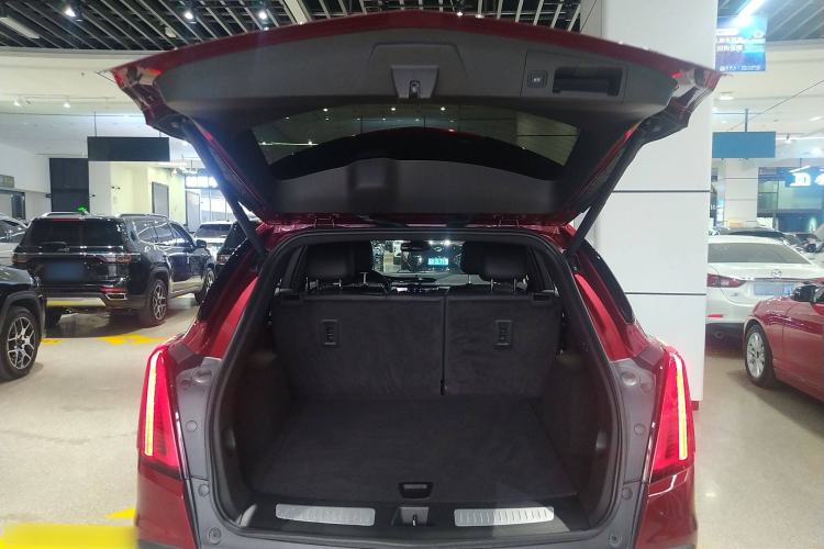 Used Cadillac XT5 2020 28T Luxury Version Trunk