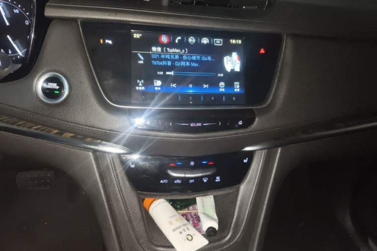 Used Cadillac XT5 2016 28T Four-Wheel Drive Luxury Model Audio And AC Panel