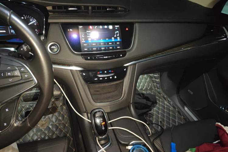 Used Cadillac XT5 2016 28T Four-Wheel Drive Luxury Model Audio And AC Panel