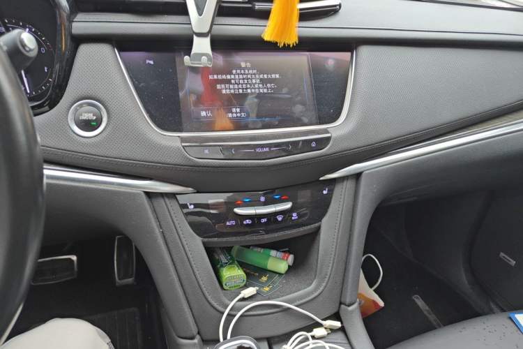 Used Cadillac XT5 2016 28T Four-Wheel Drive Luxury Model Audio And AC Panel
