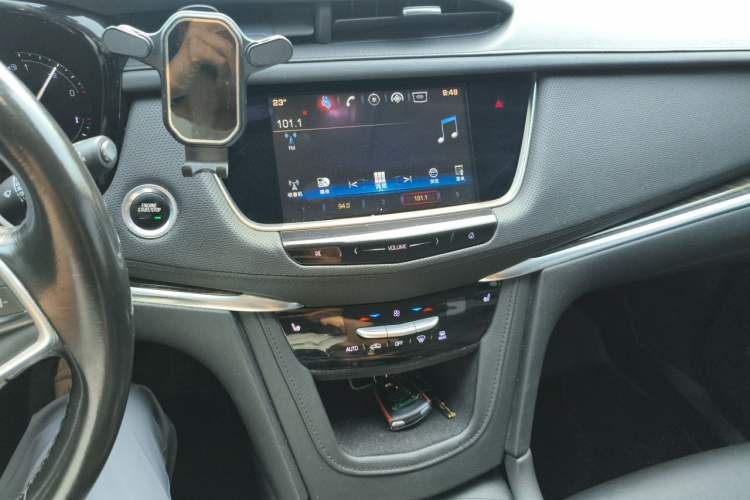 Used Cadillac XT5 2016 25T Luxury Model Audio And AC Panel