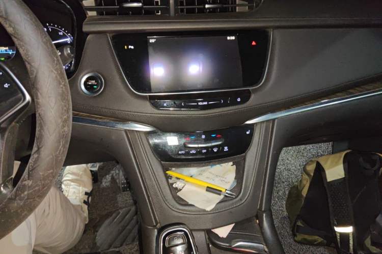Used Cadillac XT5 2016 25T Luxury Model Audio And AC Panel
