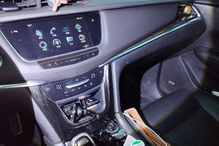 Used Cadillac XT5 2016 25T Luxury Model Audio And AC Panel