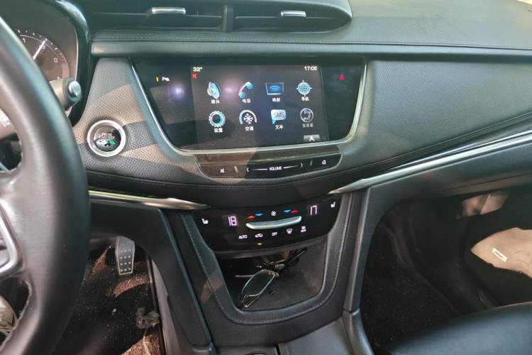 Used Cadillac XT5 2016 28T Four-Wheel Drive Luxury Model Audio And AC Panel