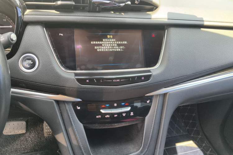 Used Cadillac XT5 2016 28T Four-Wheel Drive Luxury Model Audio And AC Panel