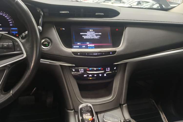 Used Cadillac XT5 2016 28T Four-Wheel Drive Luxury Model Audio And AC Panel