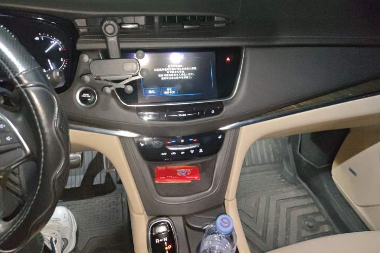 Used Cadillac XT5 2016 28T Four-Wheel Drive Tech Version Audio And AC Panel