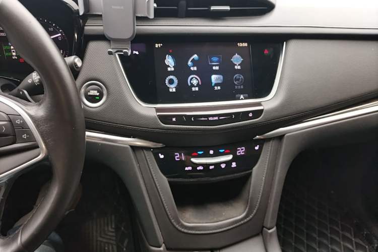 Used Cadillac XT5 2016 25T Luxury Model Audio And AC Panel