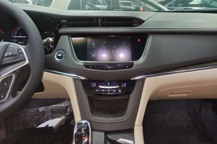 Used Cadillac XT5 2016 25T Tech Edition Audio And AC Panel