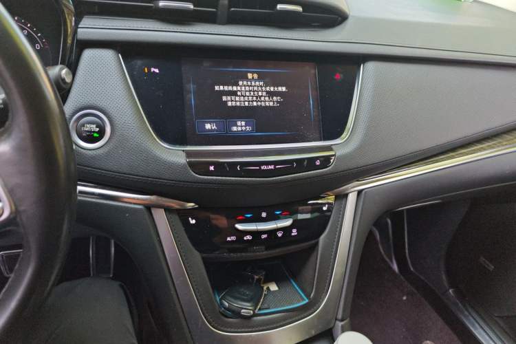Used Cadillac XT5 2016 28T Four-Wheel Drive Luxury Model Audio And AC Panel