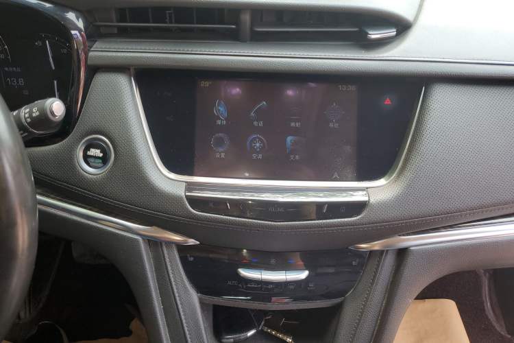 Used Cadillac XT5 2016 28T Four-Wheel Drive Luxury Model Audio And AC Panel