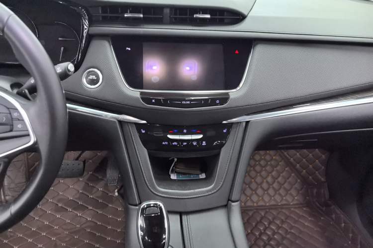 Used Cadillac XT5 2016 28T Four-Wheel Drive Luxury Model Audio And AC Panel