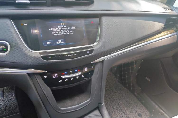 Used Cadillac XT5 2016 28T Four-Wheel Drive Luxury Model Audio And AC Panel