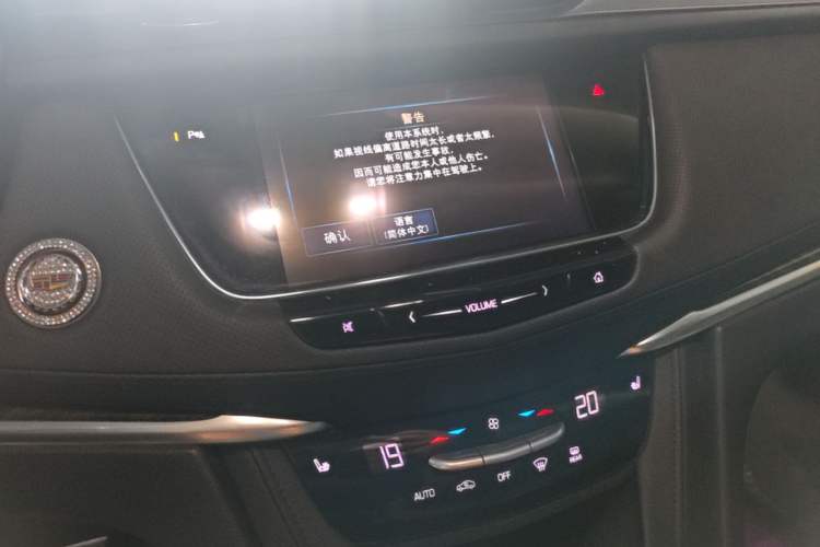Used Cadillac XT5 2016 25T Luxury Model Audio And AC Panel