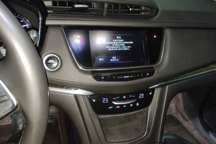 Used Cadillac XT5 2016 25T Luxury Model Audio And AC Panel
