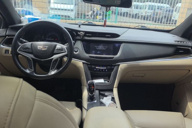 Used Cadillac XT5 2016 28T Four-Wheel Drive Tech Version Center Console