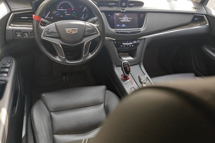 Used Cadillac XT5 2016 25T Luxury Model Center Console