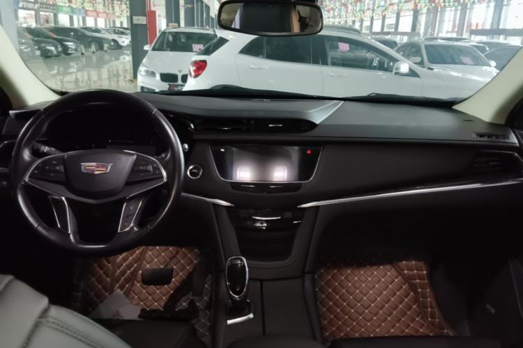 Used Cadillac XT5 2016 25T Luxury Model Center Console
