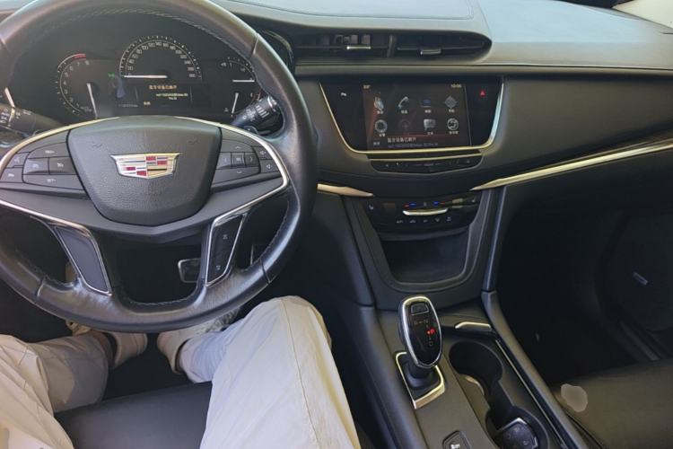 Used Cadillac XT5 2016 28T Four-Wheel Drive Luxury Model Center Console