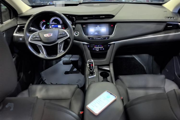 Used Cadillac XT5 2016 25T Luxury Model Center Console
