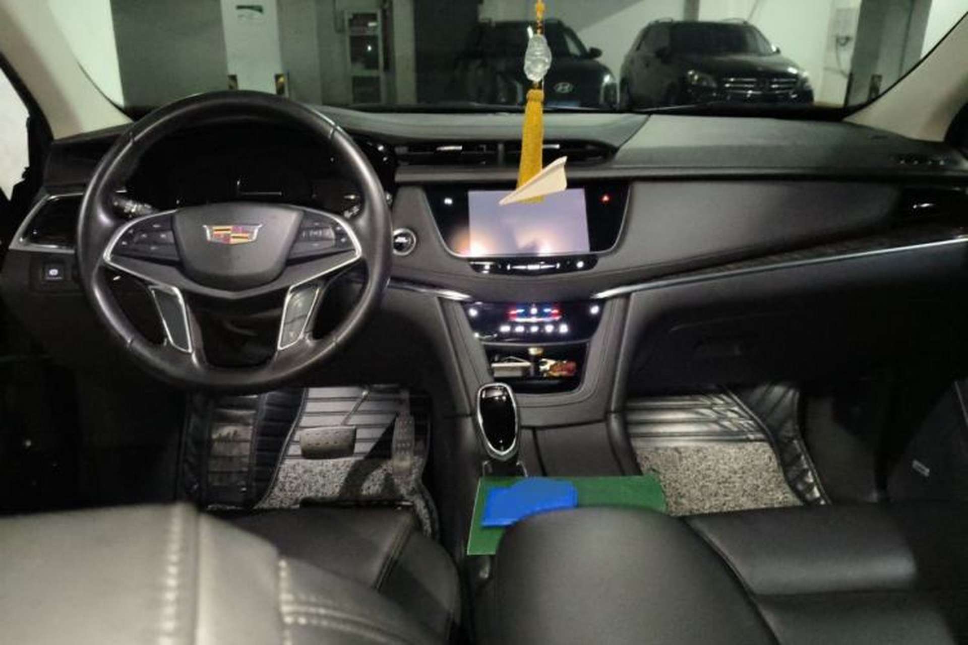 Used Cadillac XT5 2016 25T Luxury Model Center Console