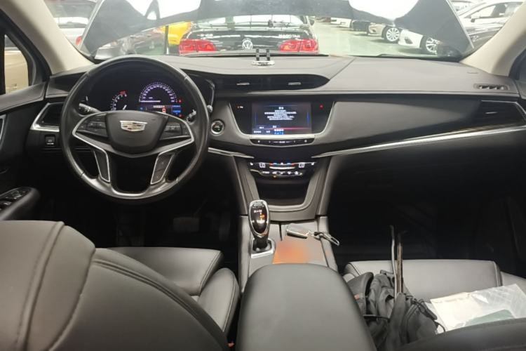 Used Cadillac XT5 2016 28T Four-Wheel Drive Luxury Model Center Console