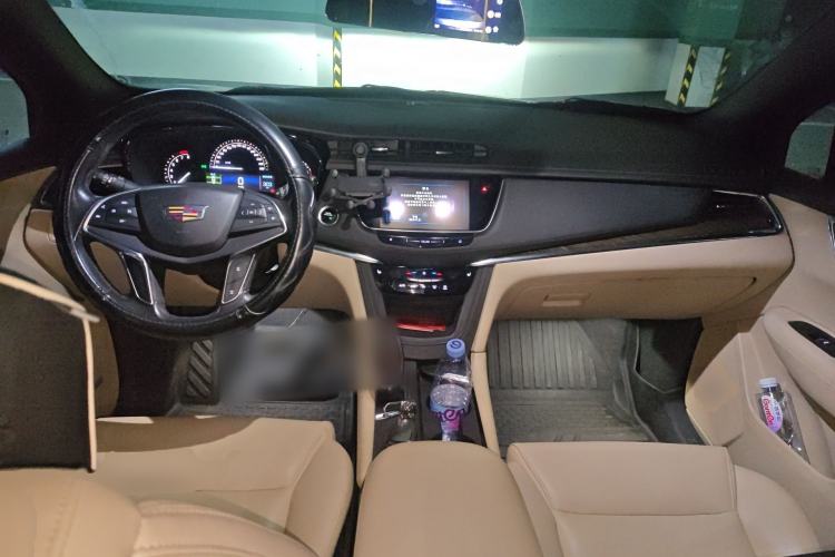 Used Cadillac XT5 2016 28T Four-Wheel Drive Tech Version Center Console