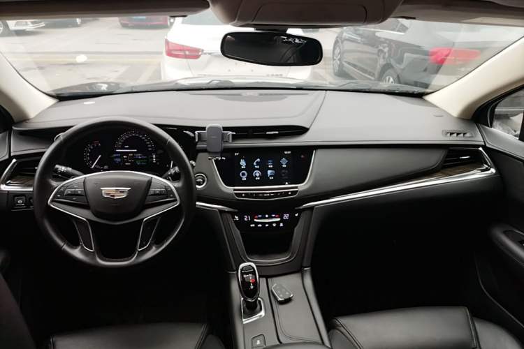 Used Cadillac XT5 2016 25T Luxury Model Center Console