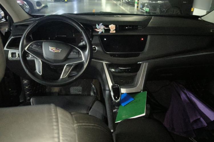 Used Cadillac XT5 2016 25T Luxury Model Center Console