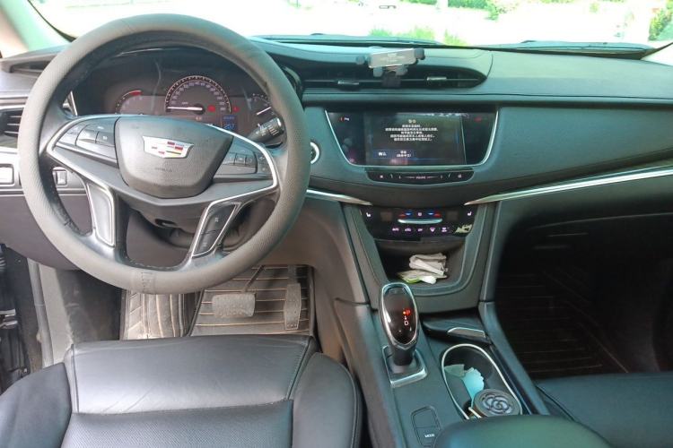 Used Cadillac XT5 2016 25T Luxury Model Center Console