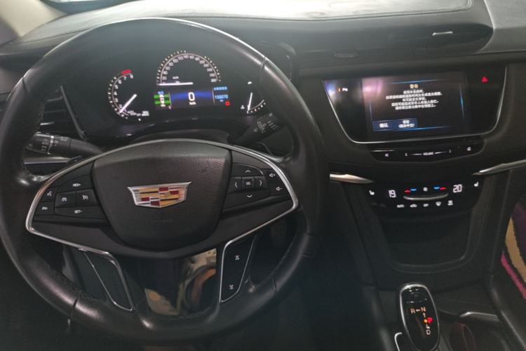 Used Cadillac XT5 2016 25T Luxury Model Center Console