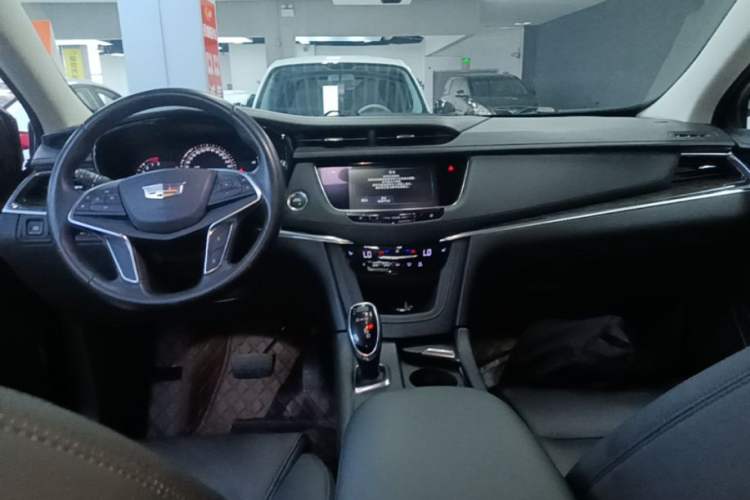 Used Cadillac XT5 2016 25T Luxury Model Center Console