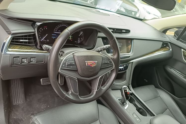 Used Cadillac XT5 2016 25T Luxury Model Center Console