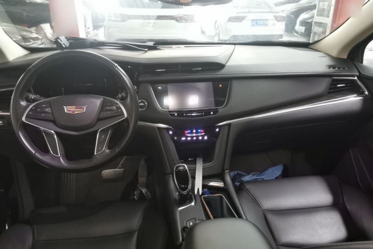 Used Cadillac XT5 2016 25T Luxury Model Center Console